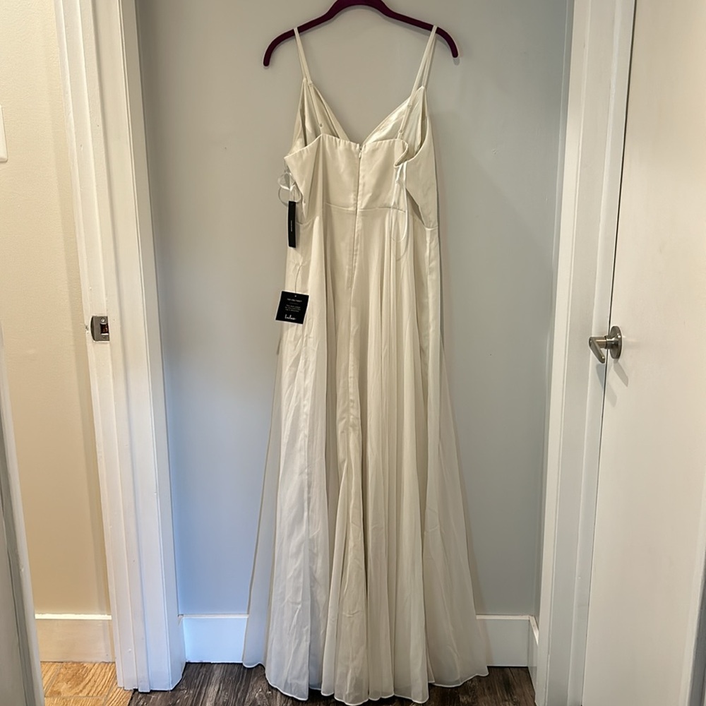 NWT Lulus soft white gown xl - Picture 3 of 15